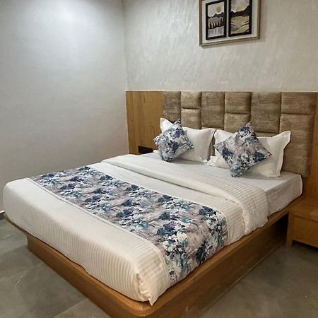 Hotel M Grand Ahmedabad Eksteriør bilde