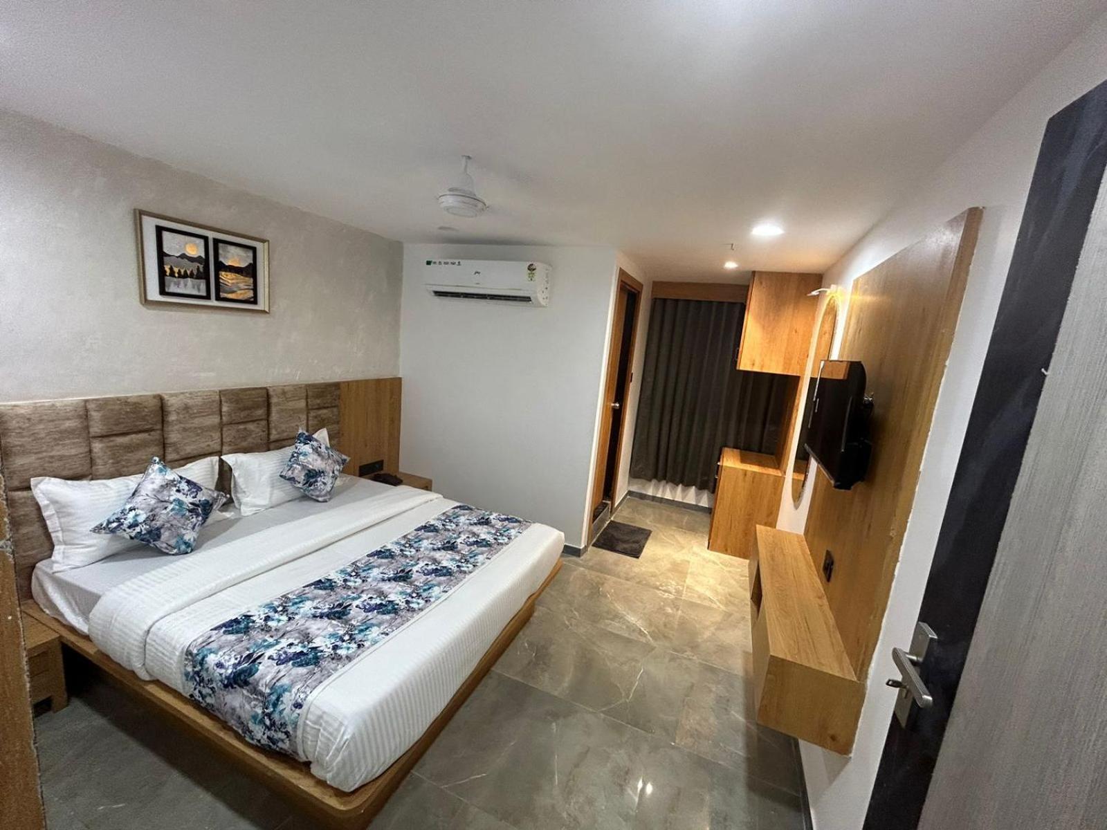 Hotel M Grand Ahmedabad Eksteriør bilde