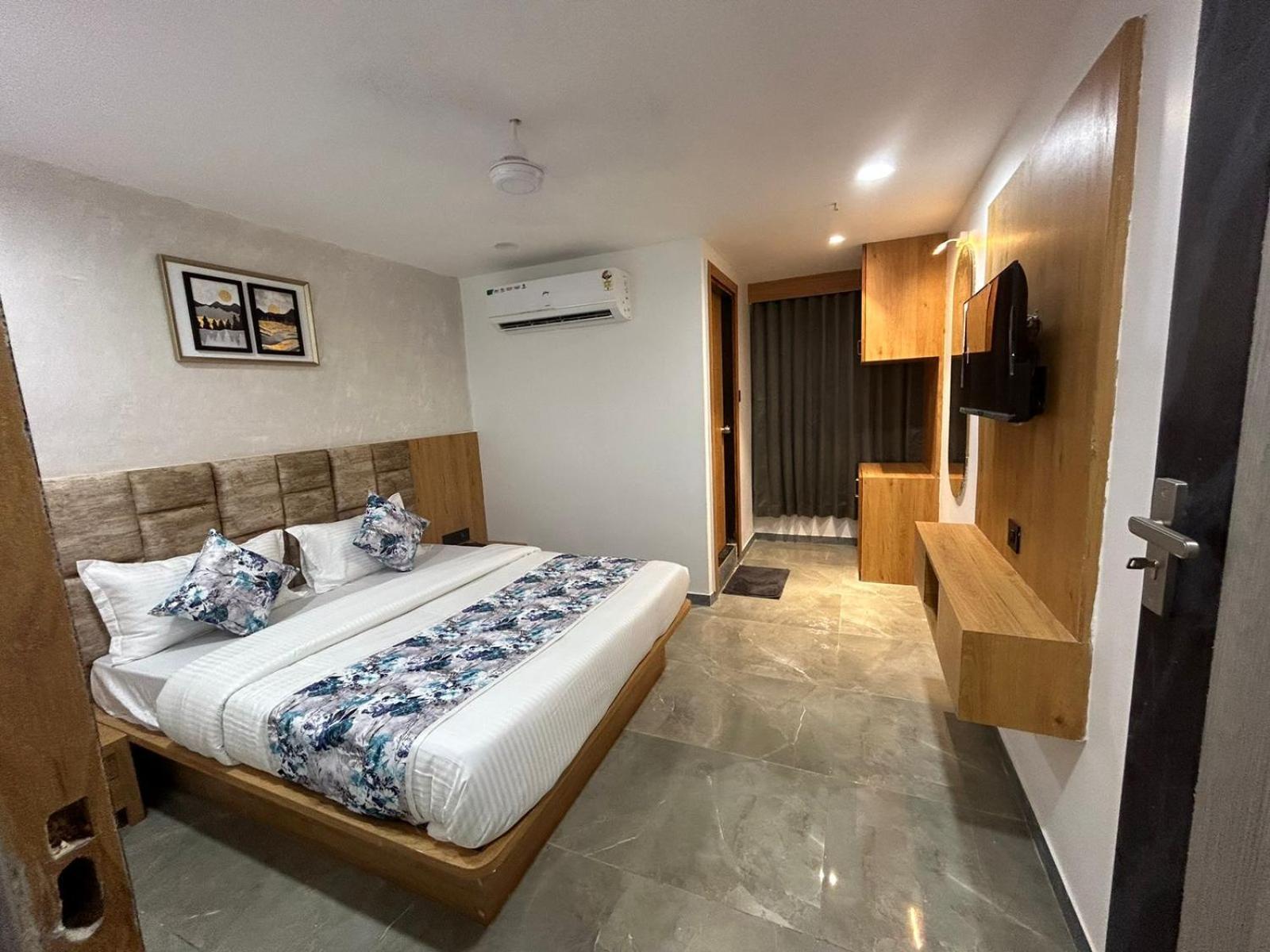 Hotel M Grand Ahmedabad Eksteriør bilde