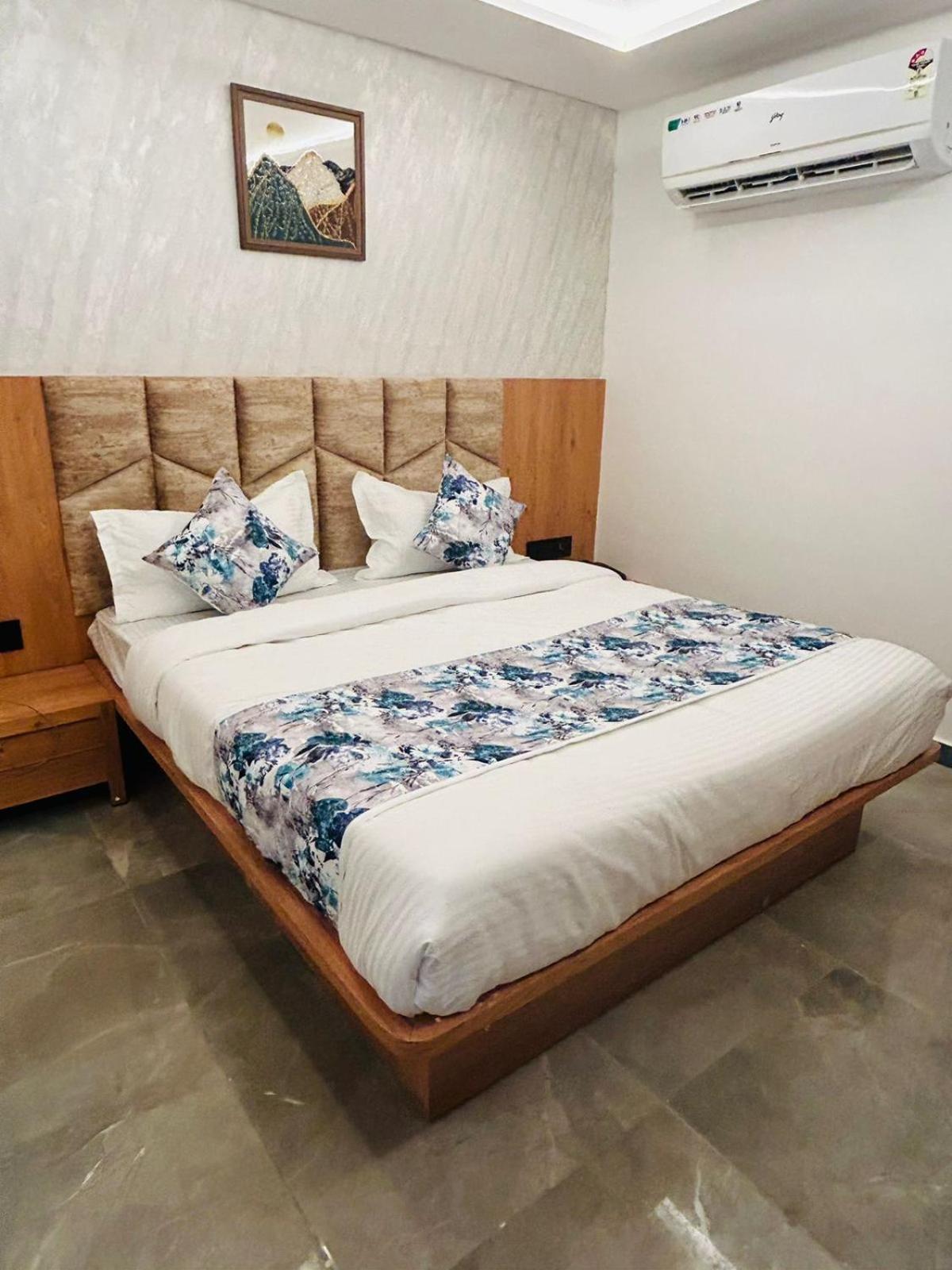 Hotel M Grand Ahmedabad Eksteriør bilde