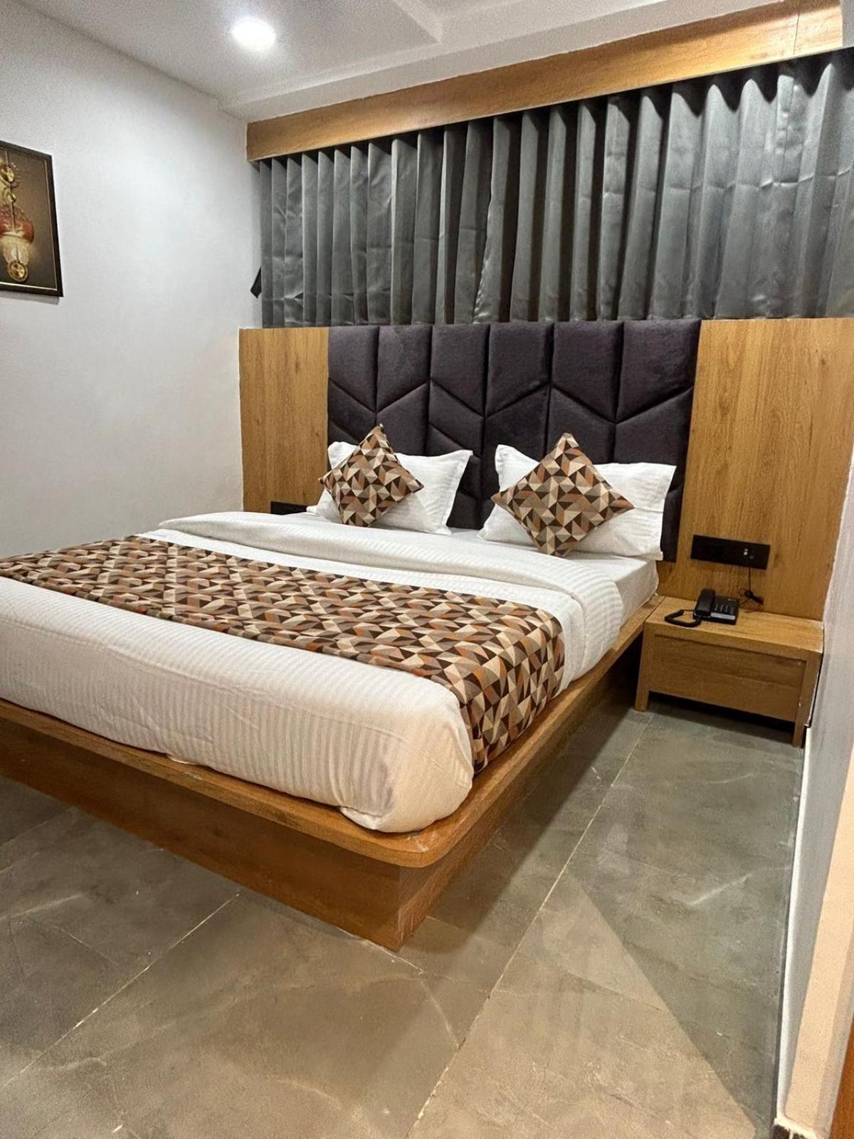 Hotel M Grand Ahmedabad Eksteriør bilde